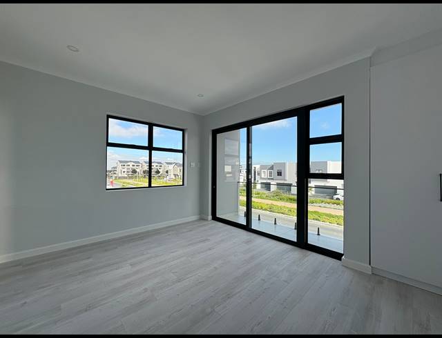 5 BEDROOM HOUSE FOR SALE IN SANDOWN